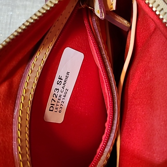 Dooney & Bourke - Letter Carrier leather crossbody bag - Picture 11 of 13